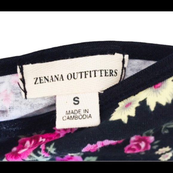 NEW ZENANA OUTFITTERS Floral Scoop Neck Tank Black Size Small - Picture 5 of 6